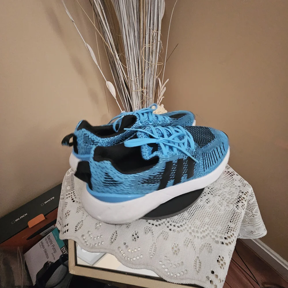 💞❤️Mens Adidas Knit Athletic Shoes - Unisex - NWOT❣️💚